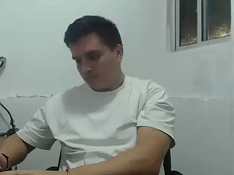 Snapshot of ahntony__69 chatting on June 19, 5:01 am ahntony 69 online show from June 19, 5:01 am
