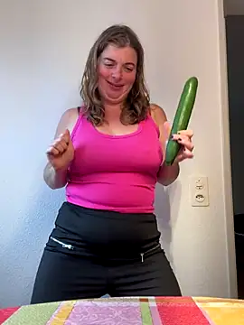 Snapshot of Lombada chatting on September 24, 7:01 am Lombada online show from September 24, 7:01 am