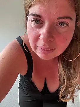 Snapshot of Lombada chatting on September 28, 8:31 am Lombada online show from September 28, 8:31 am