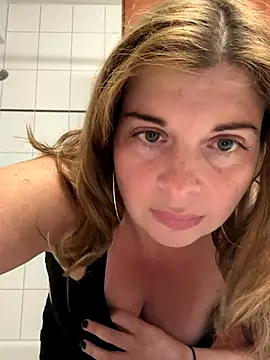 Snapshot of Lombada chatting on October 1, 1:06 pm Lombada online show from October 1, 1:06 pm