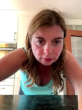 Snapshot of Lombada chatting on October 2, 2:13 pm Lombada online show from October 2, 2:13 pm