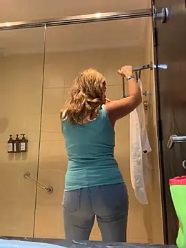 Snapshot of Lombada chatting on October 13, 7:52 am Lombada online show from October 13, 7:52 am