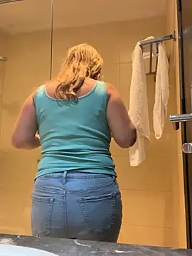 Snapshot of Lombada chatting on October 14, 3:51 am Lombada online show from October 14, 3:51 am