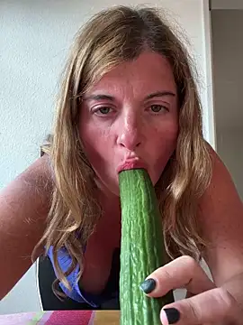 Snapshot of Lombada chatting on October 21, 1:23 pm Lombada online show from October 21, 1:23 pm