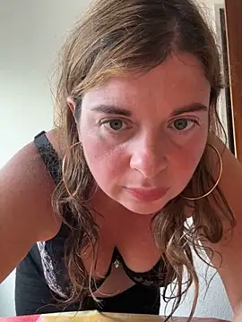 Snapshot of Lombada chatting on November 6, 7:42 am Lombada online show from November 6, 7:42 am