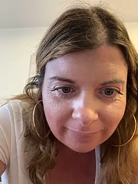 Snapshot of Lombada chatting on December 5, 10:24 am Lombada online show from December 5, 10:24 am