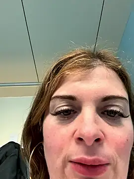 Snapshot of Lombada chatting on January 8, 2:41 pm Lombada online show from January 8, 2:41 pm