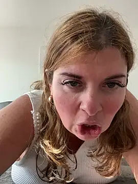 Snapshot of Lombada chatting on January 19, 11:25 am Lombada online show from January 19, 11:25 am