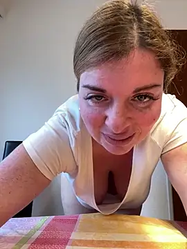 Snapshot of Lombada chatting on February 1, 8:57 am Lombada online show from February 1, 8:57 am