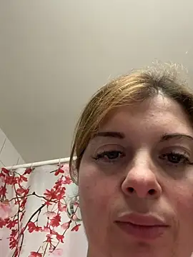 Snapshot of Lombada chatting on February 4, 4:24 pm Lombada online show from February 4, 4:24 pm