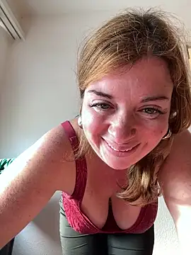 Snapshot of Lombada chatting on February 5, 11:48 am Lombada online show from February 5, 11:48 am