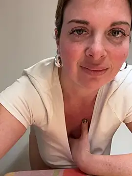 Snapshot of Lombada chatting on February 9, 10:14 pm Lombada online show from February 9, 10:14 pm