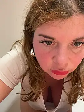 Snapshot of Lombada chatting on February 14, 6:43 am Lombada online show from February 14, 6:43 am