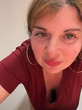 Snapshot of Lombada chatting on February 15, 10:06 pm Lombada online show from February 15, 10:06 pm