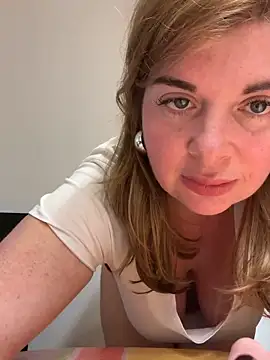 Snapshot of Lombada chatting on February 20, 6:37 am Lombada online show from February 20, 6:37 am