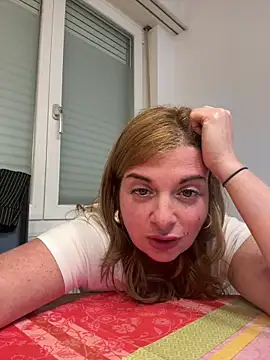 Snapshot of Lombada chatting on February 22, 9:13 pm Lombada online show from February 22, 9:13 pm