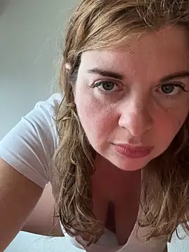 Snapshot of Lombada chatting on February 25, 6:45 am Lombada online show from February 25, 6:45 am