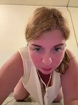 Snapshot of Lombada chatting on February 26, 6:01 am Lombada online show from February 26, 6:01 am