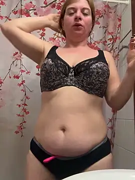 Snapshot of Lombada chatting on February 27, 7:19 am Lombada online show from February 27, 7:19 am