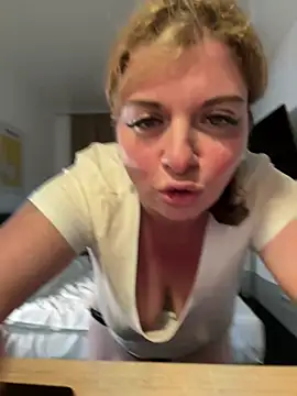 Snapshot of Lombada chatting on March 11, 9:21 pm Lombada online show from March 11, 9:21 pm