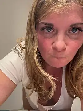 Snapshot of Lombada chatting on March 21, 9:51 pm Lombada online show from March 21, 9:51 pm