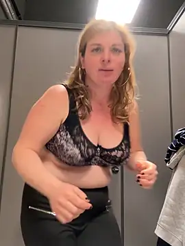 Snapshot of Lombada chatting on March 29, 2:28 pm Lombada online show from March 29, 2:28 pm