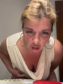 Snapshot of Lombada chatting on April 2, 9:23 pm Lombada online show from April 2, 9:23 pm