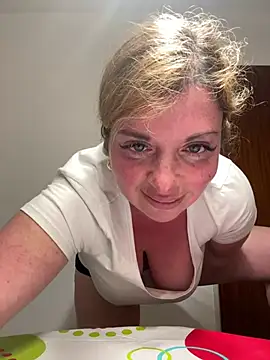 Snapshot of Lombada chatting on April 4, 9:56 pm Lombada online show from April 4, 9:56 pm