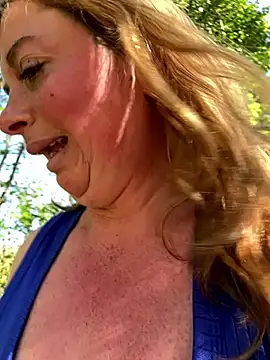 Snapshot of Lombada chatting on April 7, 2:39 pm Lombada online show from April 7, 2:39 pm