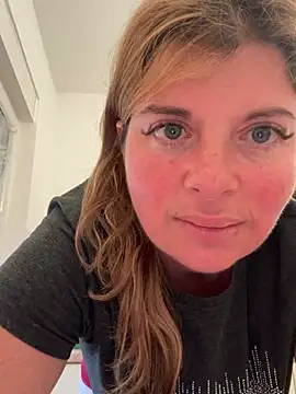 Snapshot of Lombada chatting on April 10, 5:45 am Lombada online show from April 10, 5:45 am