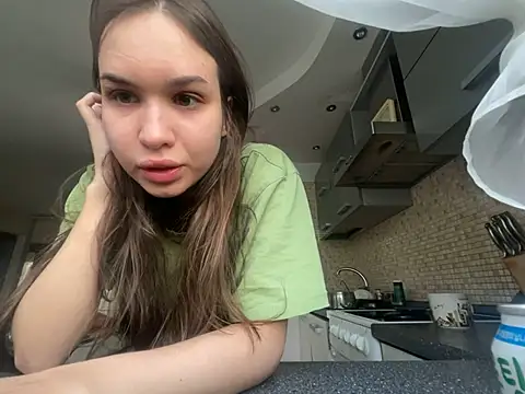 Roxie Mils online show from July 17, 6:57 pm