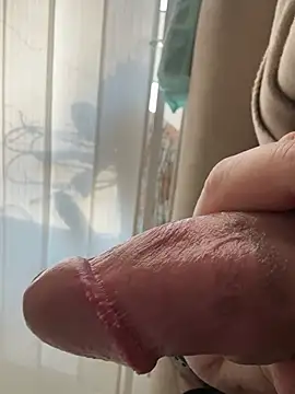 Snapshot of derFickerali chatting on February 3, 2:24 pm derFickerali online show from February 3, 2:24 pm