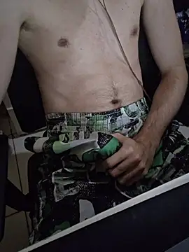 Snapshot of OliverWtdh chatting on February 12, 6:36 pm OliverWtdh online show from February 12, 6:36 pm