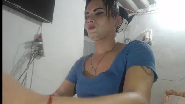 Analiasmith89 online show from April 13, 6:46 pm