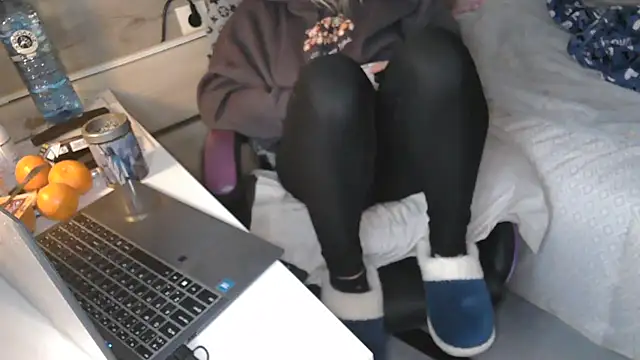 LaRa forU online show from November 27, 3:58 pm