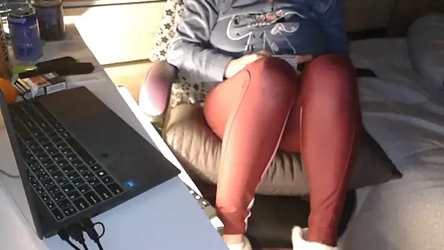 LaRa forU online show from November 28, 4:53 pm