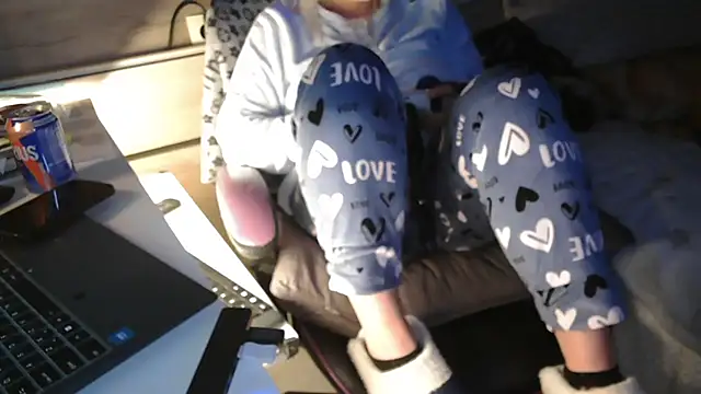 LaRa forU online show from November 30, 5:39 pm