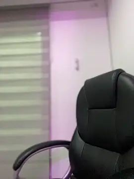 Milff parkerrr online show from April 7, 11:15 pm