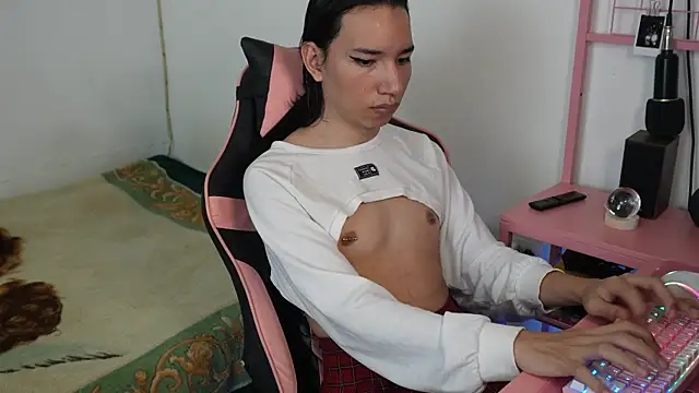 Snapshot of Flaream_angel chatting on January 1, 3:46 pm Flaream angel online show from January 1, 3:46 pm