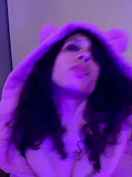 PeacockGoddess online show from September 17, 11:50 pm