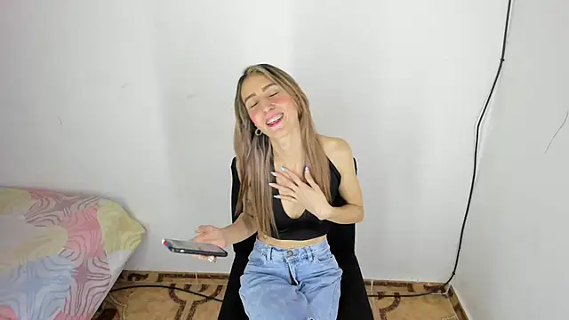 Snapshot of RachelJones_ chatting on March 9, 1:46 am RachelJones online show from March 9, 1:46 am