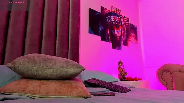 Snapshot of Isabella_Flowers chatting on December 14, 8:24 pm Isabella Flowers online show from December 14, 8:24 pm