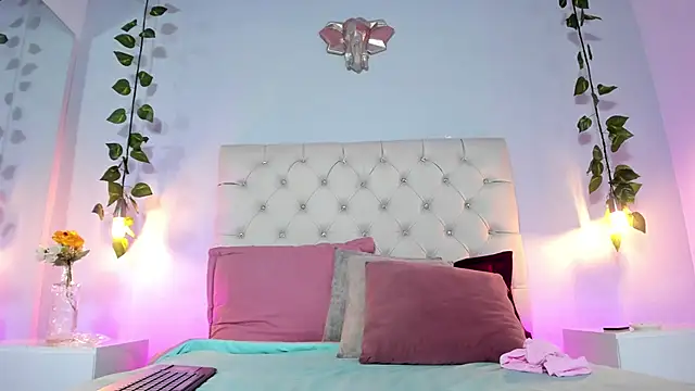 Snapshot of Isabella_Flowers chatting on January 9, 9:27 pm Isabella Flowers online show from January 9, 9:27 pm