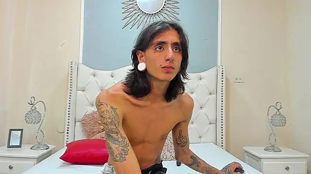 Matthew Dixonn online show from December 18, 4:09 am