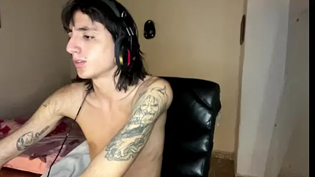 Matthew Dixonn online show from February 6, 1:05 am