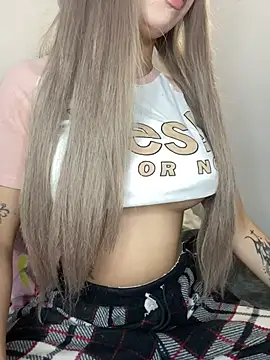 lunaapppp online show from June 29, 3:57 am