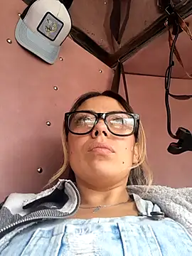 Snapshot of Sweel_Leyva18 chatting on June 25, 8:24 pm Sweel Leyva18 online show from June 25, 8:24 pm