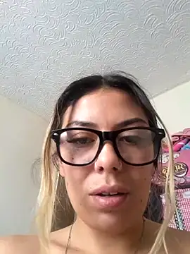 Snapshot of Sweel_Leyva18 chatting on June 27, 4:45 pm Sweel Leyva18 online show from June 27, 4:45 pm