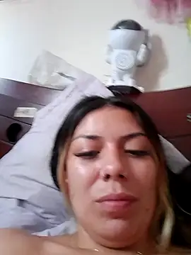 Snapshot of Sweel_Leyva18 chatting on July 8, 8:57 pm Sweel Leyva18 online show from July 8, 8:57 pm