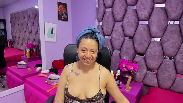 Snapshot of slut_anal_ chatting on January 13, 1:39 pm slut anal online show from January 13, 1:39 pm